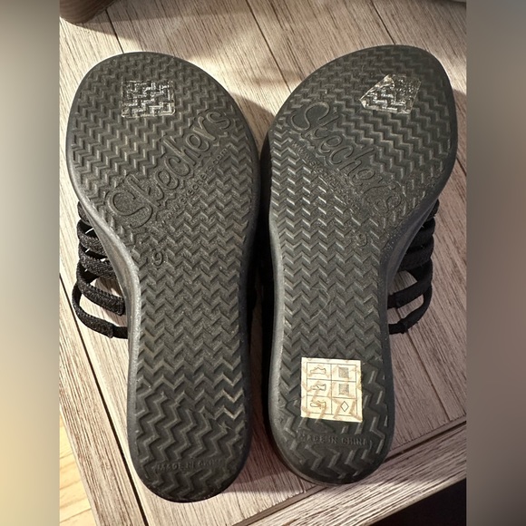 Sketchers Memory Foam Sandals with rhinestones - Picture 5 of 6